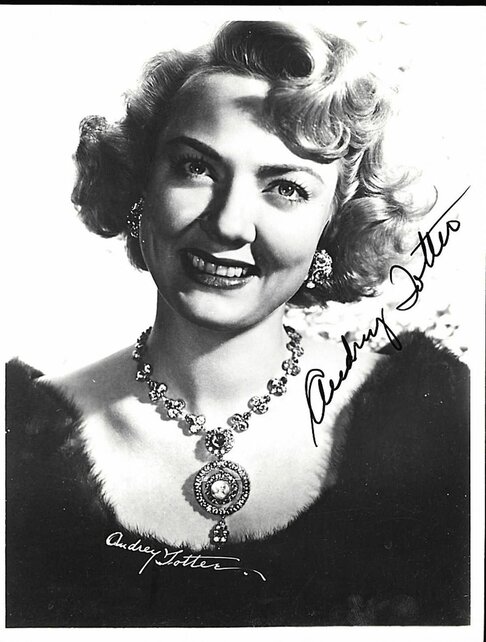 AUDREY TOTTER AUTOGRAPHED SIGNED 5x7 B&W PHOTO OUT FOR THE EVENING