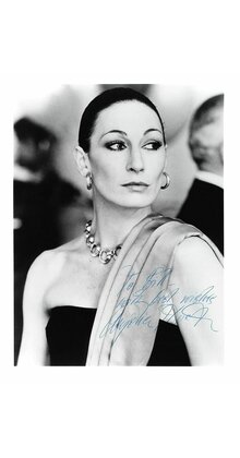 ANJELICA HOSTON , ACTRESS, DIRECTOR PUBLISHER SIGNED 8X10 WITH COA