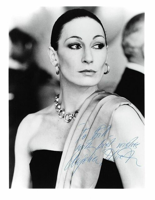 ANJELICA HOSTON , ACTRESS, DIRECTOR PUBLISHER SIGNED 8X10 WITH COA