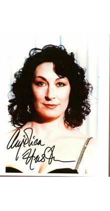 ANJELICA HUSTON OSCAR WINNER "PRIZZI'S HONOR" SIGNED 8X10 WITH COA