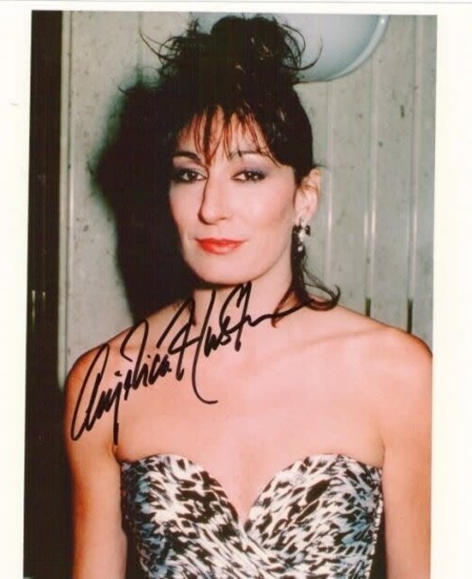 ANJELICA HUSTON OSCAR WINNER "PRIZZI'S HONOR" AUTOGRAPHED 8X10 WITH COA