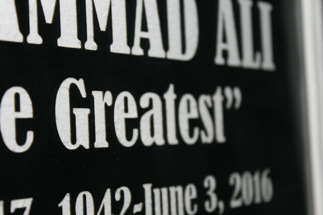 MUHAMMAD ALI IN TRAINING SWINGING A BIG AXE. SIGNED ! FRAMED