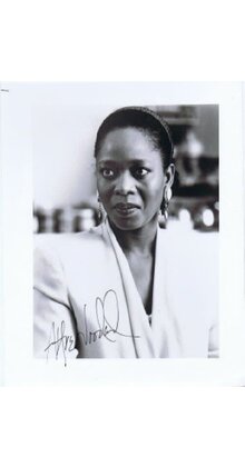 ALFRE WOODARD, SINGER, ACTRESS SIGNED 8X10 PHOTO WITH COA