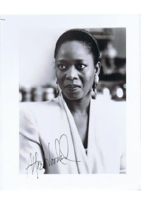 ALFRE WOODARD, SINGER, ACTRESS SIGNED 8X10 PHOTO WITH COA