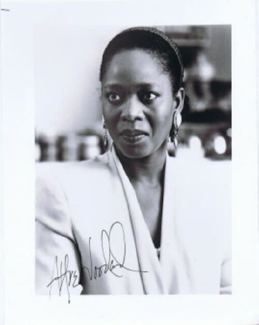 ALFRE WOODARD, SINGER, ACTRESS SIGNED 8X10 PHOTO WITH COA