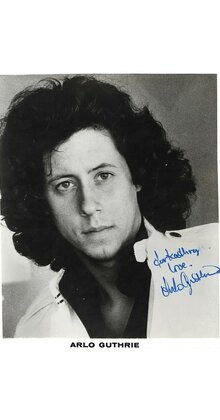 ARLO GUTHRIE, FOLK SINGER WRITER AUTOGRAPHED SIGNED 8X10