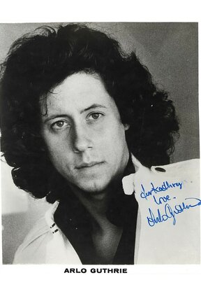 ARLO GUTHRIE, FOLK SINGER WRITER AUTOGRAPHED SIGNED 8X10