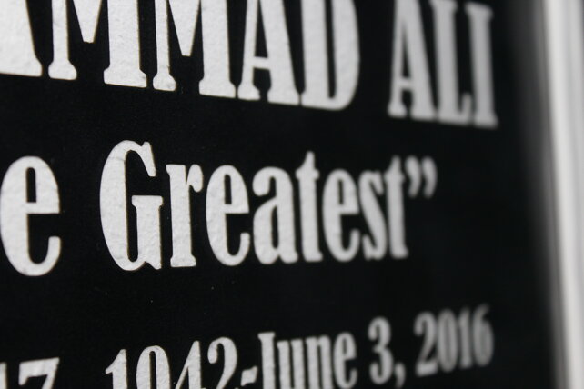 MUHAMMAD ALI IN TRAINING SWINGING A BIG AXE. SIGNED ! FRAMED