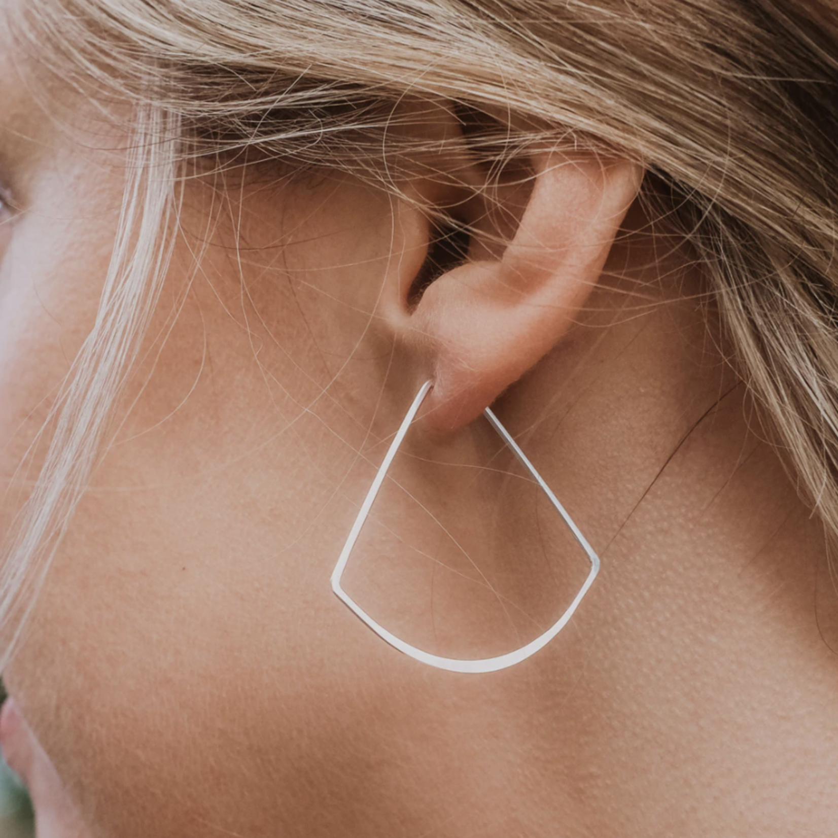 Freshie & Zero Minimal Hoop Earrings - Fan - Sterling Silver