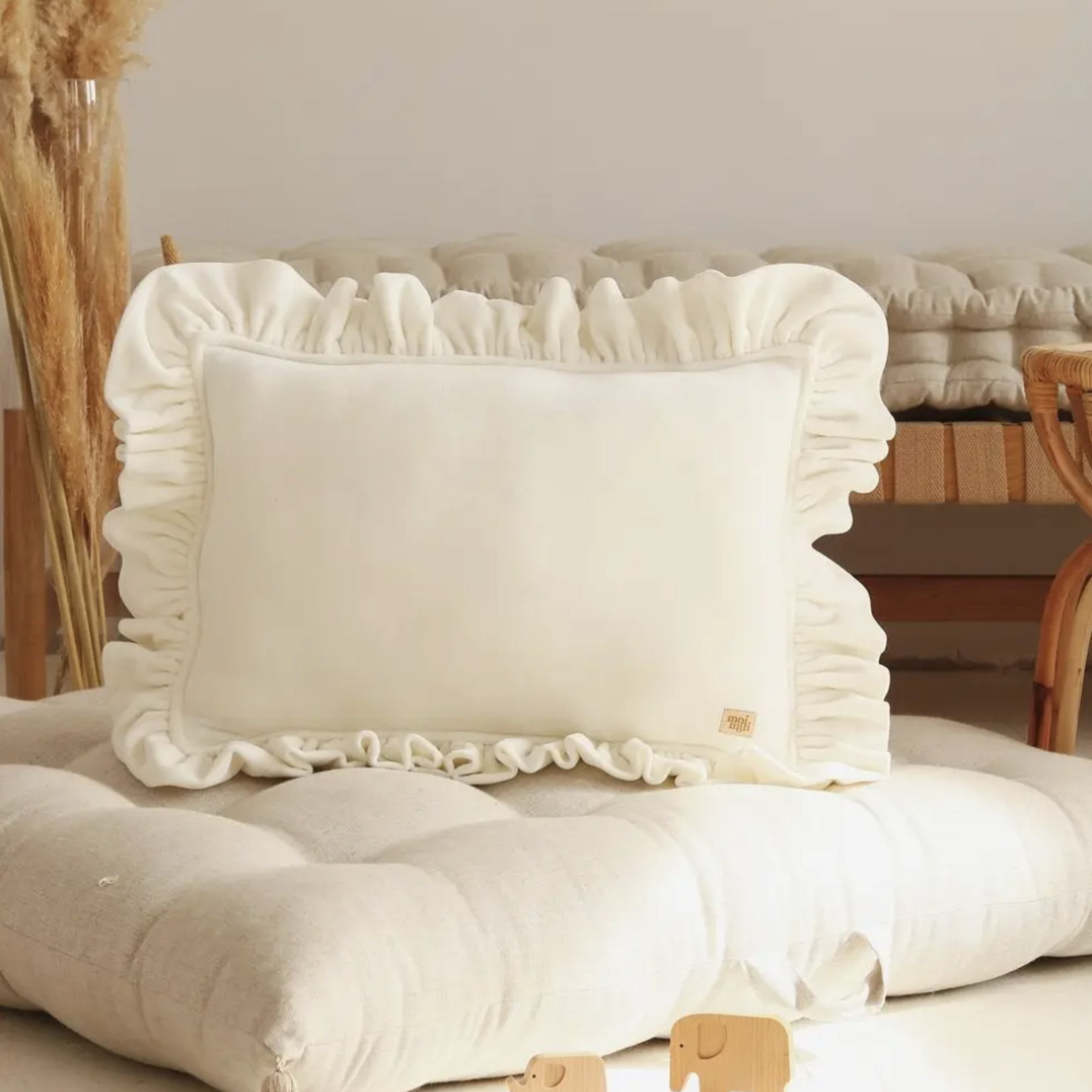 Moi Mili Soft Velvet Pillow w Frill White