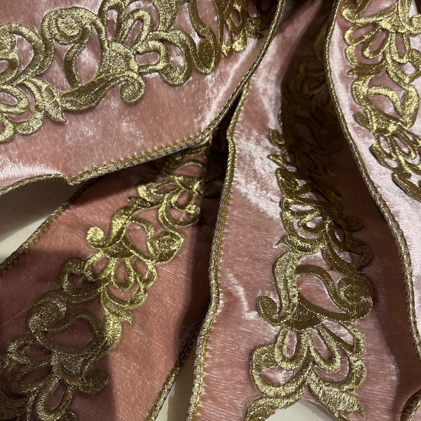 d.stevens Velvet Gold Scroll, Pink 4" x 5 Yards