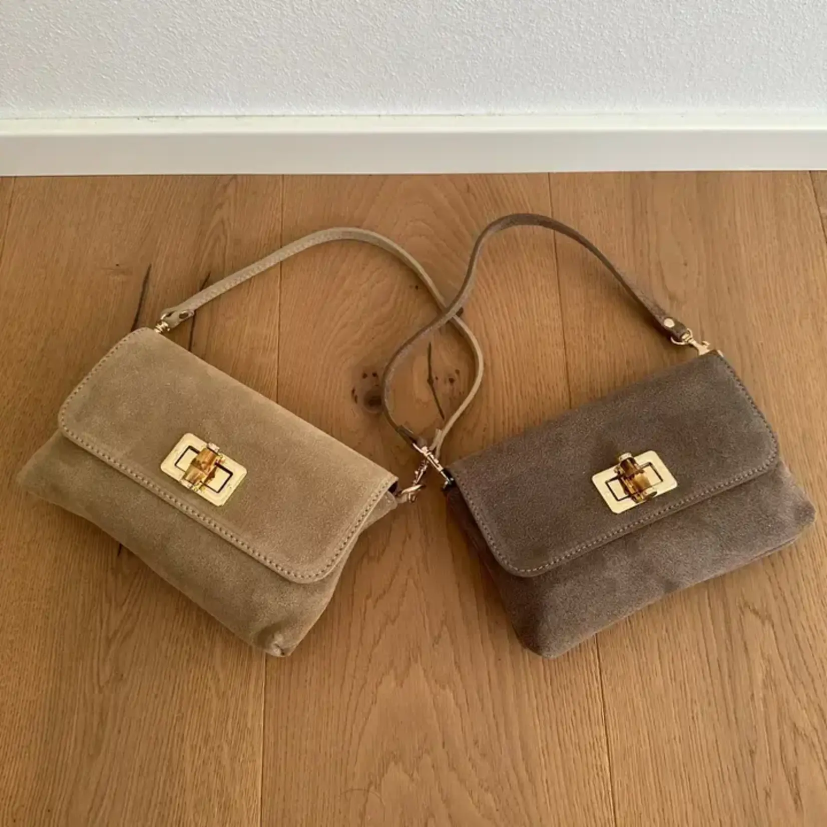 Vicky Suede  7.5" x 5"