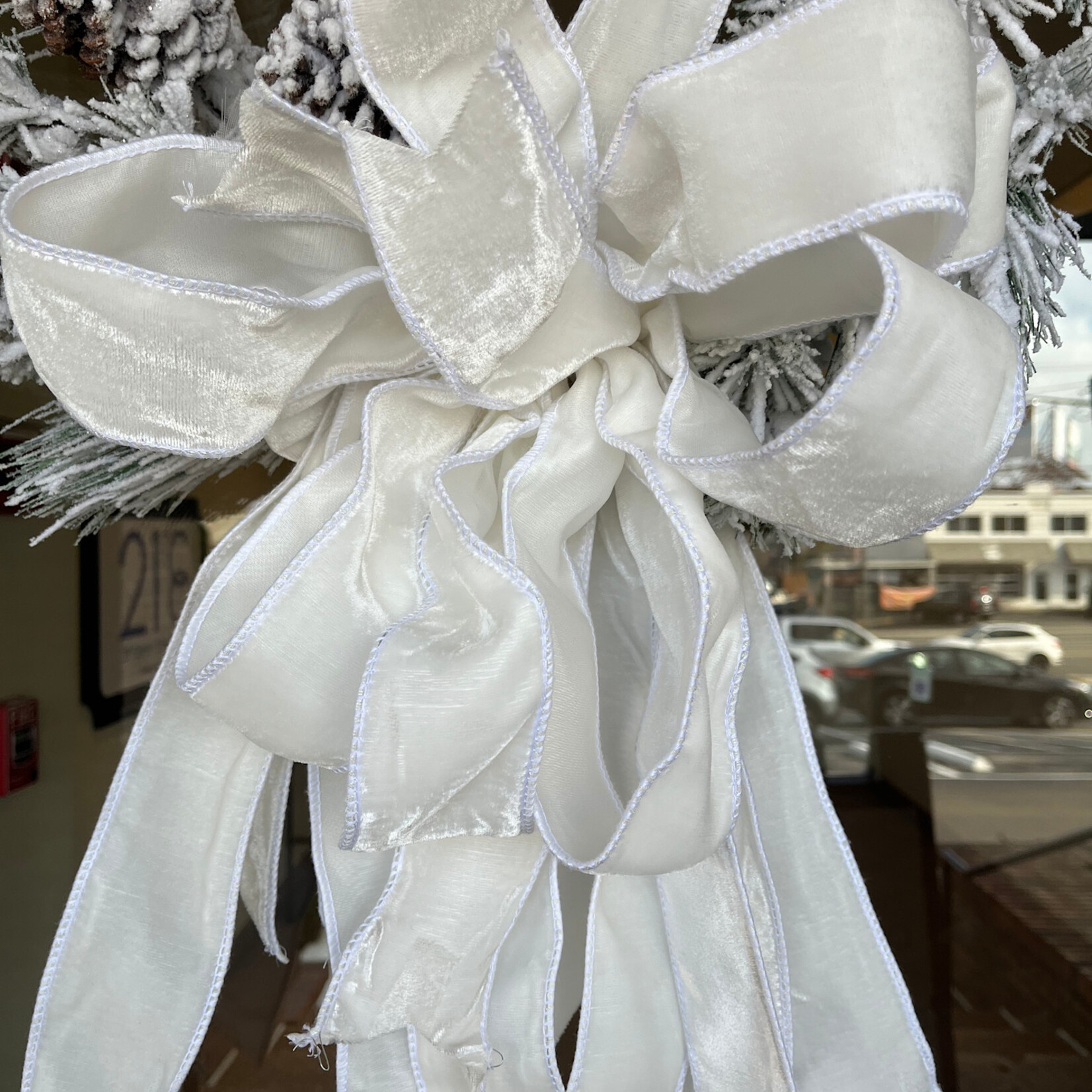 Reliant Ribbon White Velvet Plush Tissue Backed Wired Edge Bow