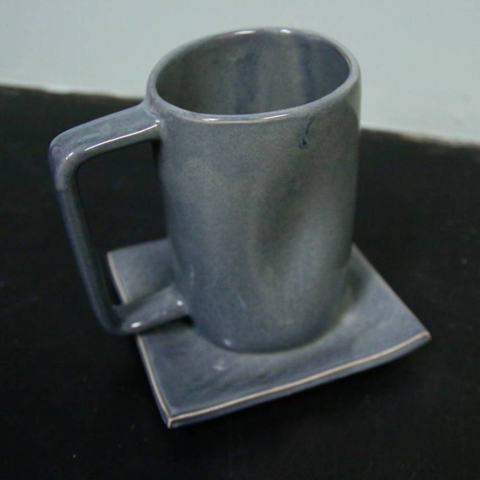 https://cdn.shoplightspeed.com/shops/619513/files/9324843/1652x1652x1/alex-marshall-pottery-tall-mug-blue-grey.jpg