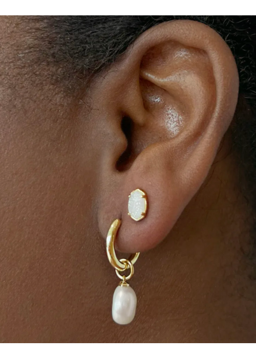 Kendra Scott The Willa Huggie Gold Earring in White Pearl