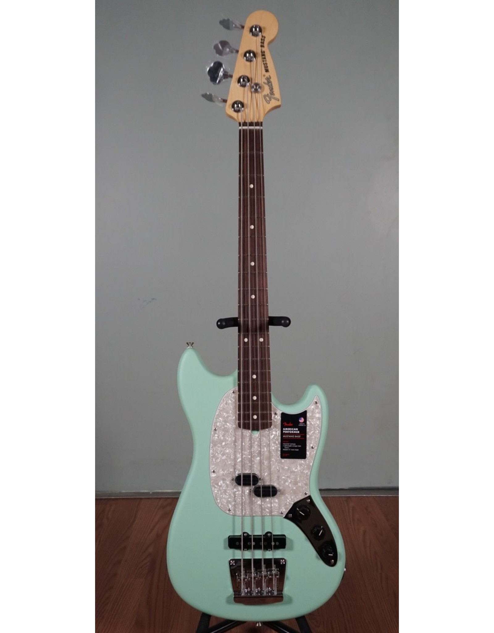 Fender Fender American Performer Mustang Bass, Satin Surf Green w/ Deluxe Gig Bag