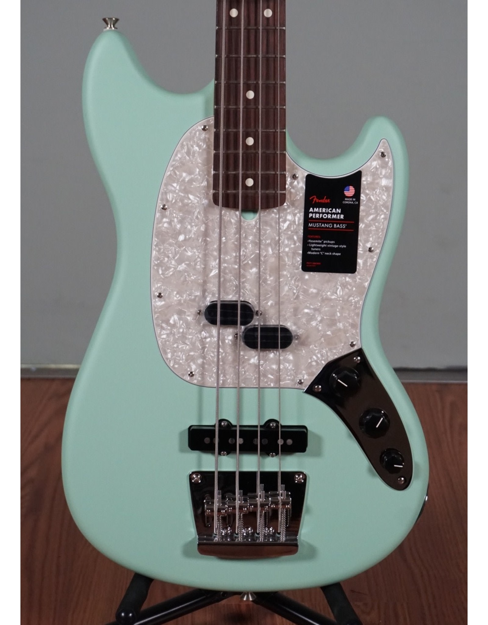 Fender Fender American Performer Mustang Bass, Satin Surf Green w/ Deluxe Gig Bag