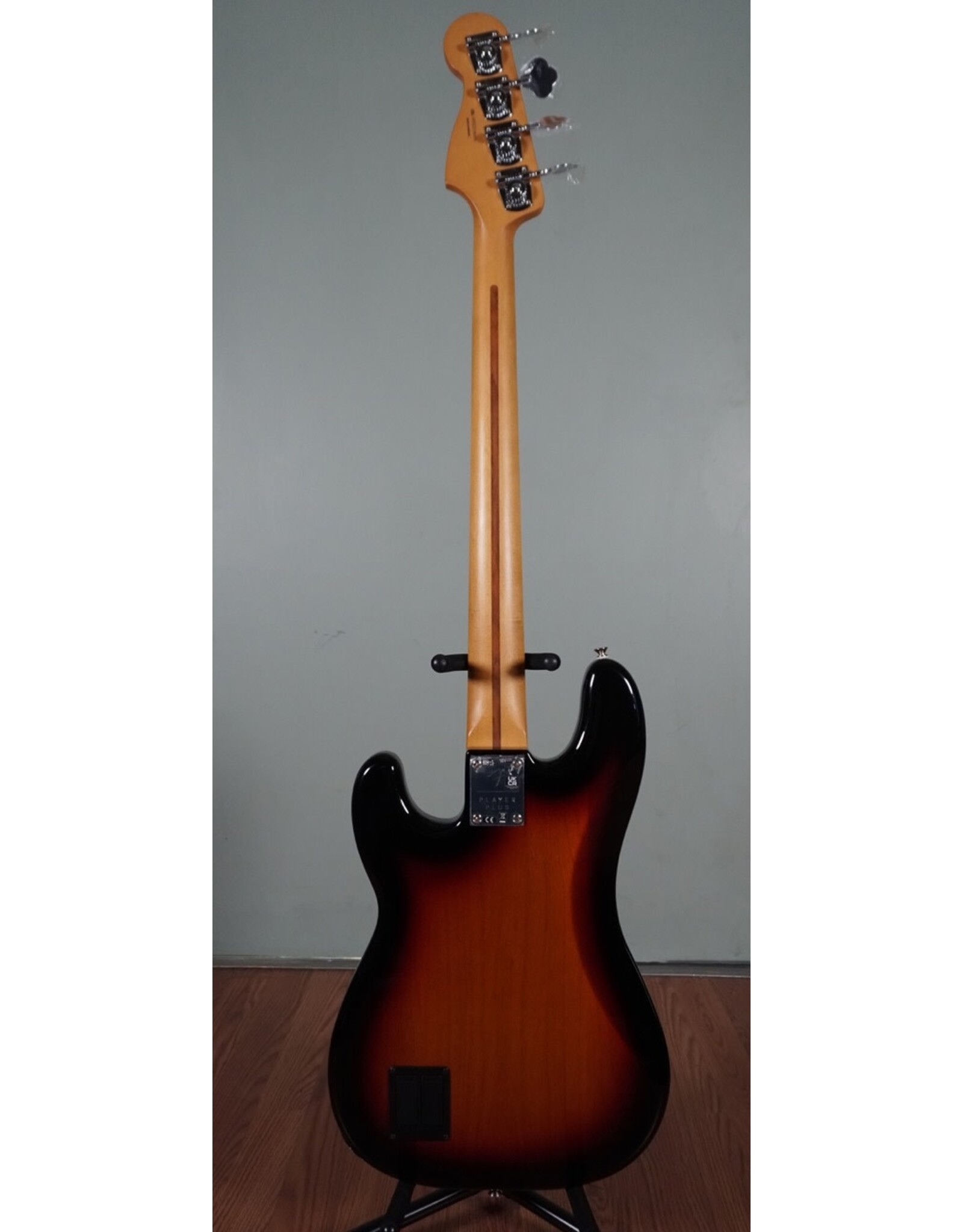 Fender Fender Player Plus Precision Bass, 3-Color Sunburst w/ Deluxe Gig Bag