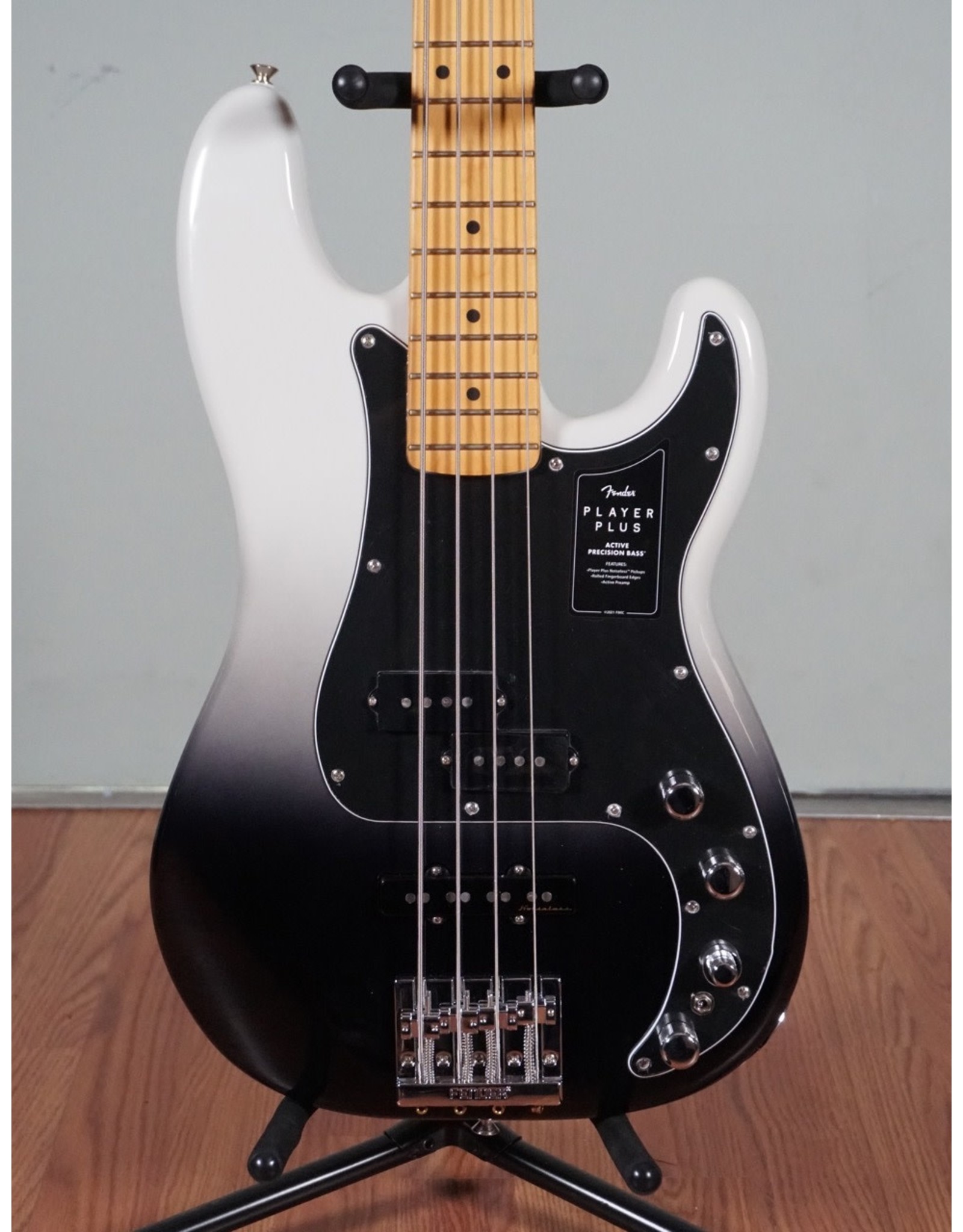 Fender Fender Player Plus Precision Bass, Silver Smoke w/ Deluxe Gig Bag