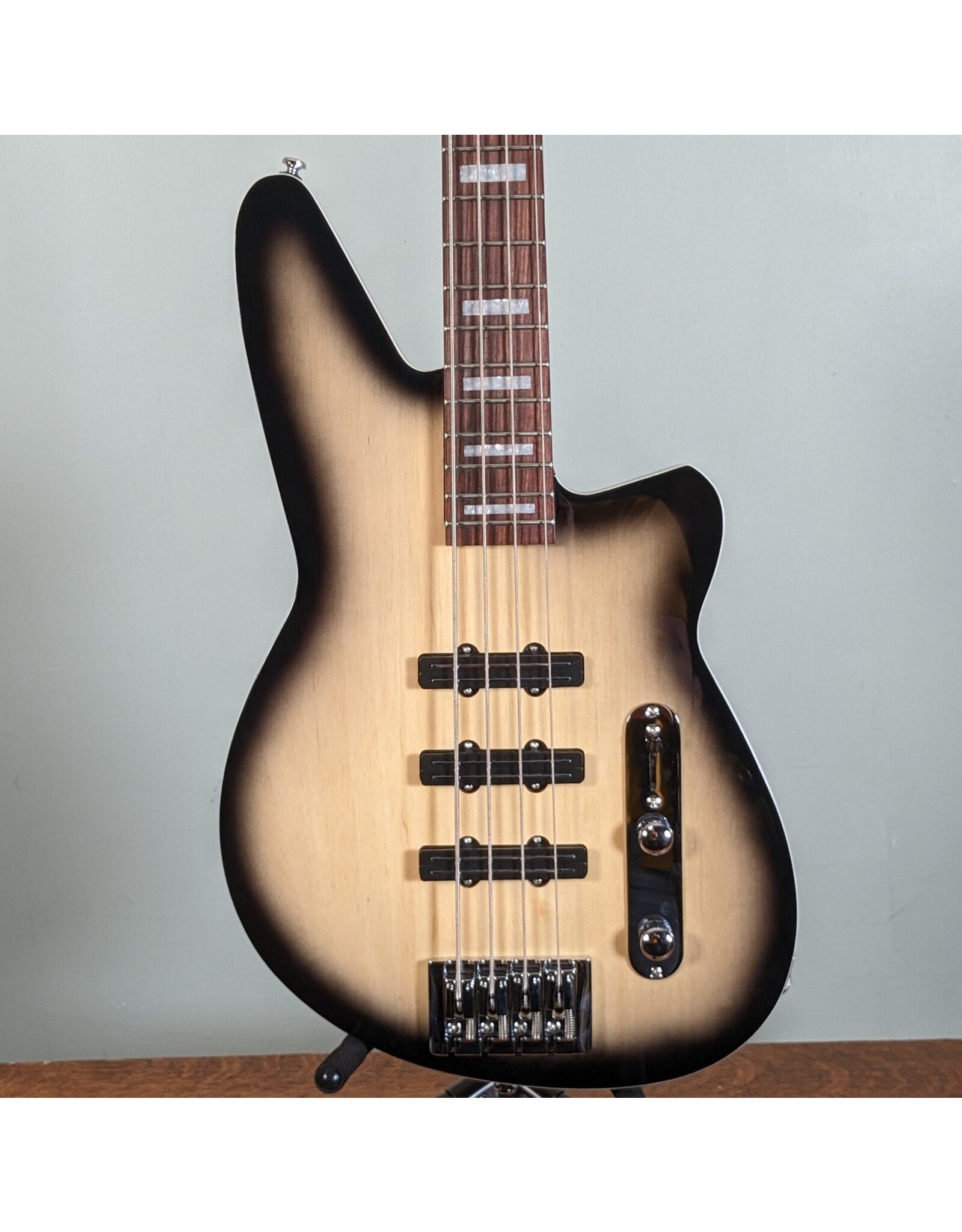 Reverend Reverend Triad Bass, Korina Burst