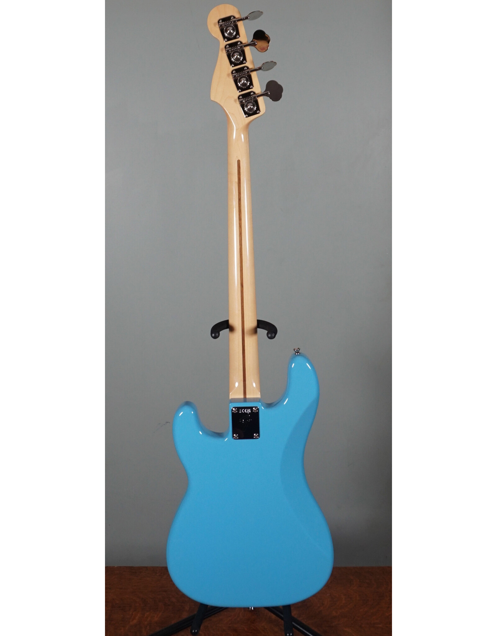 Fender Fender MIJ Limited International Color Precision Bass, Maui Blue, Rosewood Fingerboard w/ Gig Bag