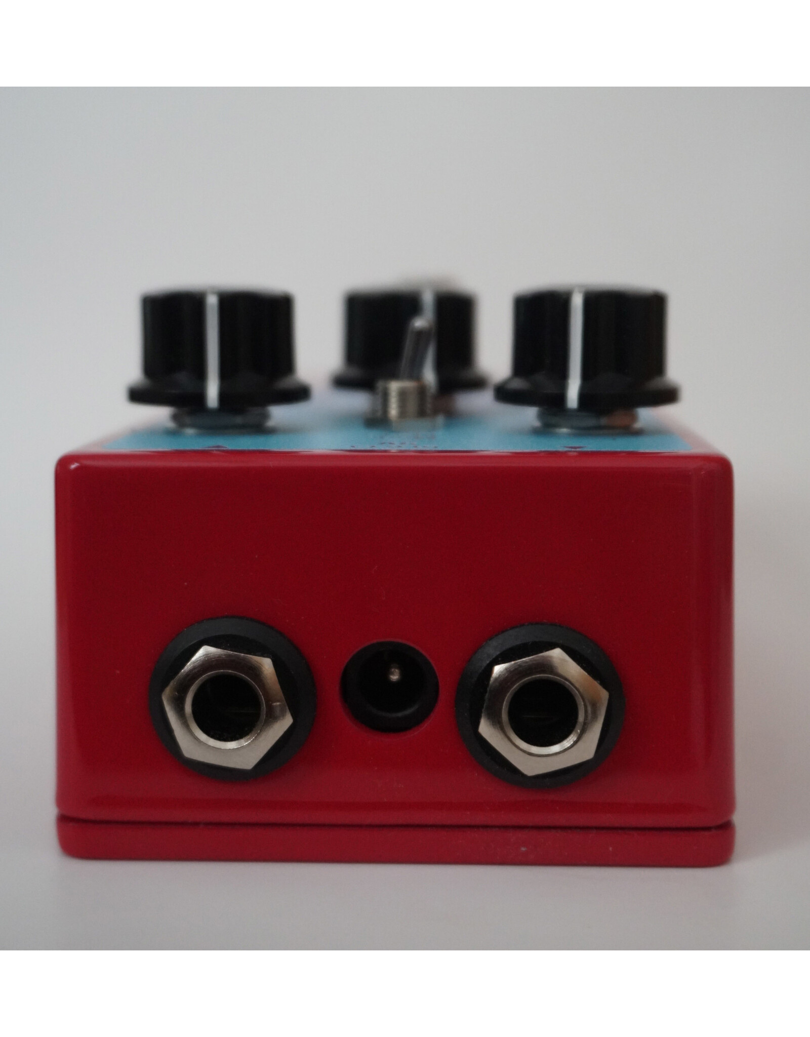 EarthQuaker Devices Earthquaker Devices  Plumes Small Signal Shredder, Twin House Music Custom Raspberry Red/Light Blue