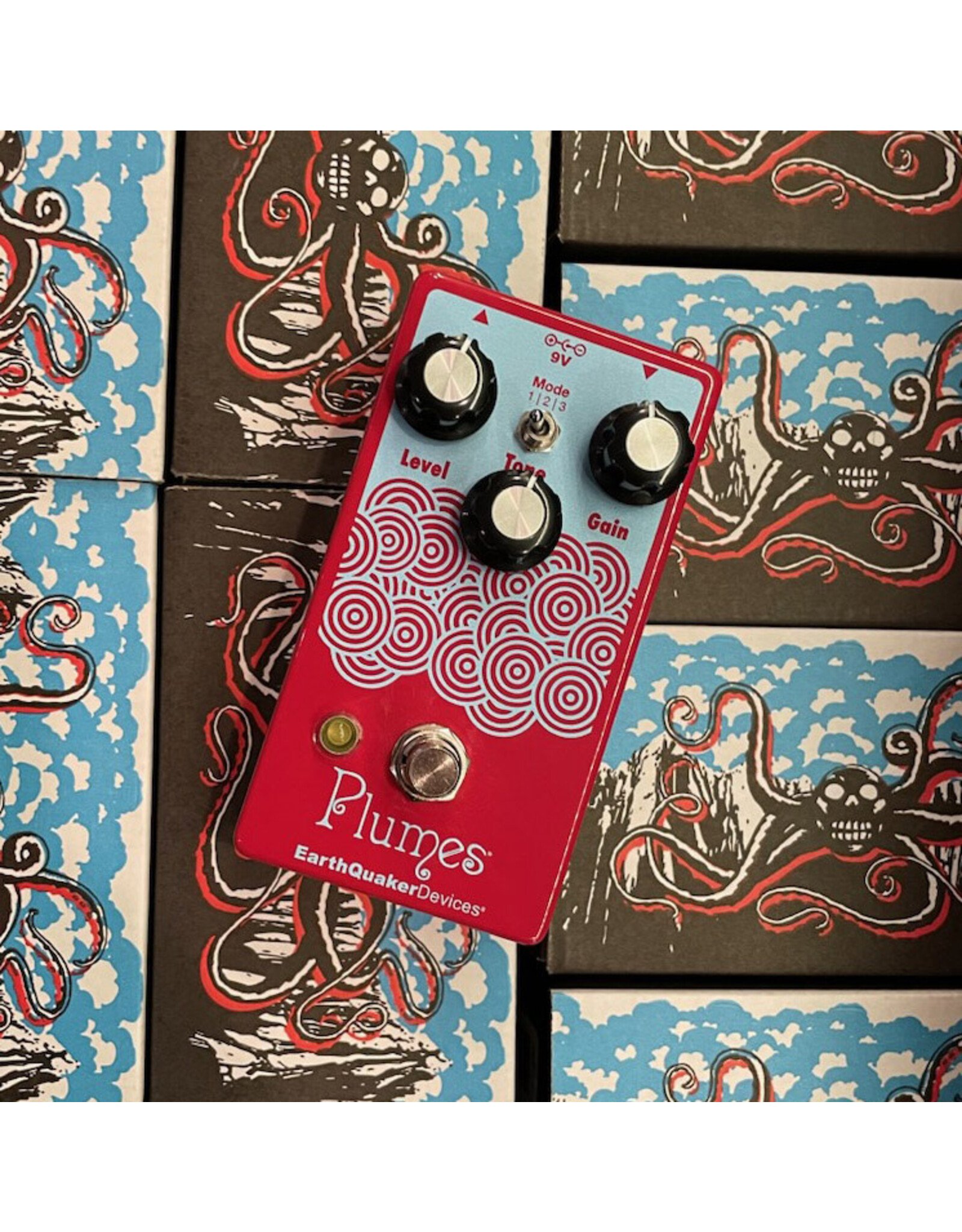 Earthquaker Devices Plumes Small Signal Shredder, Twin House Music Custom  Raspberry Red/Light Blue - Twin House Music