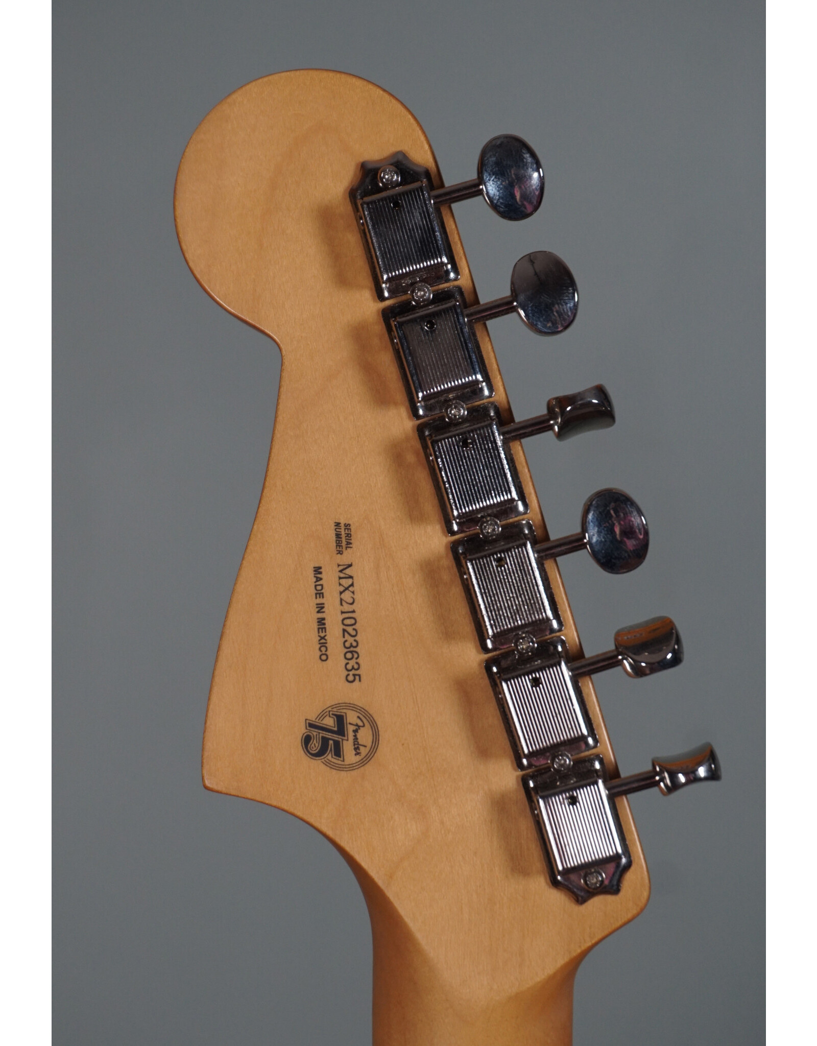 Fender Fender Noventa Jazzmaster, Fiesta Red, Maple fb, w/deluxe gig bag