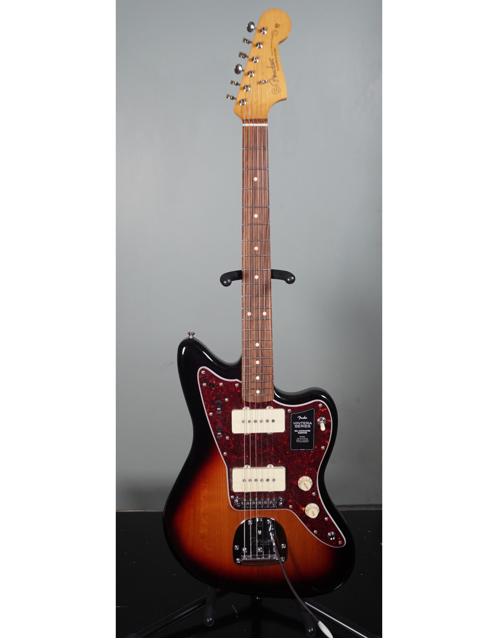 Fender Fender Vintera '60s Jazzmaster Modified, 3-Color Sunburst w/ Deluxe Gig Bag