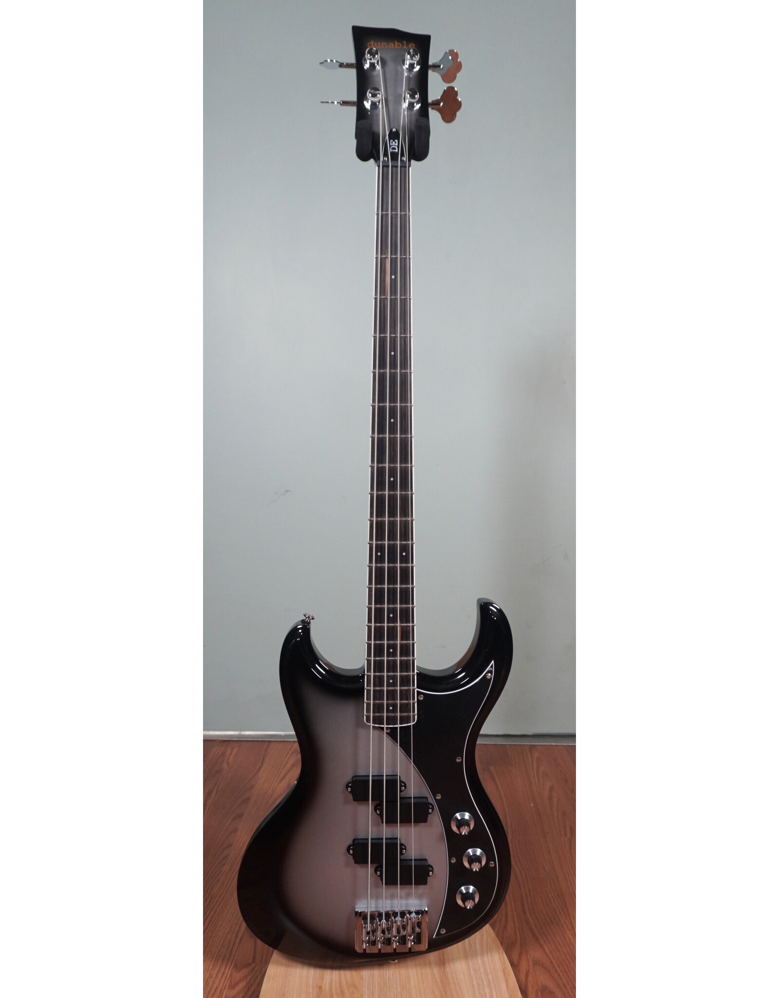 Dunable Dunable Gnarwhal DE Bass, Silverburst, w/Dunable Gig Bag