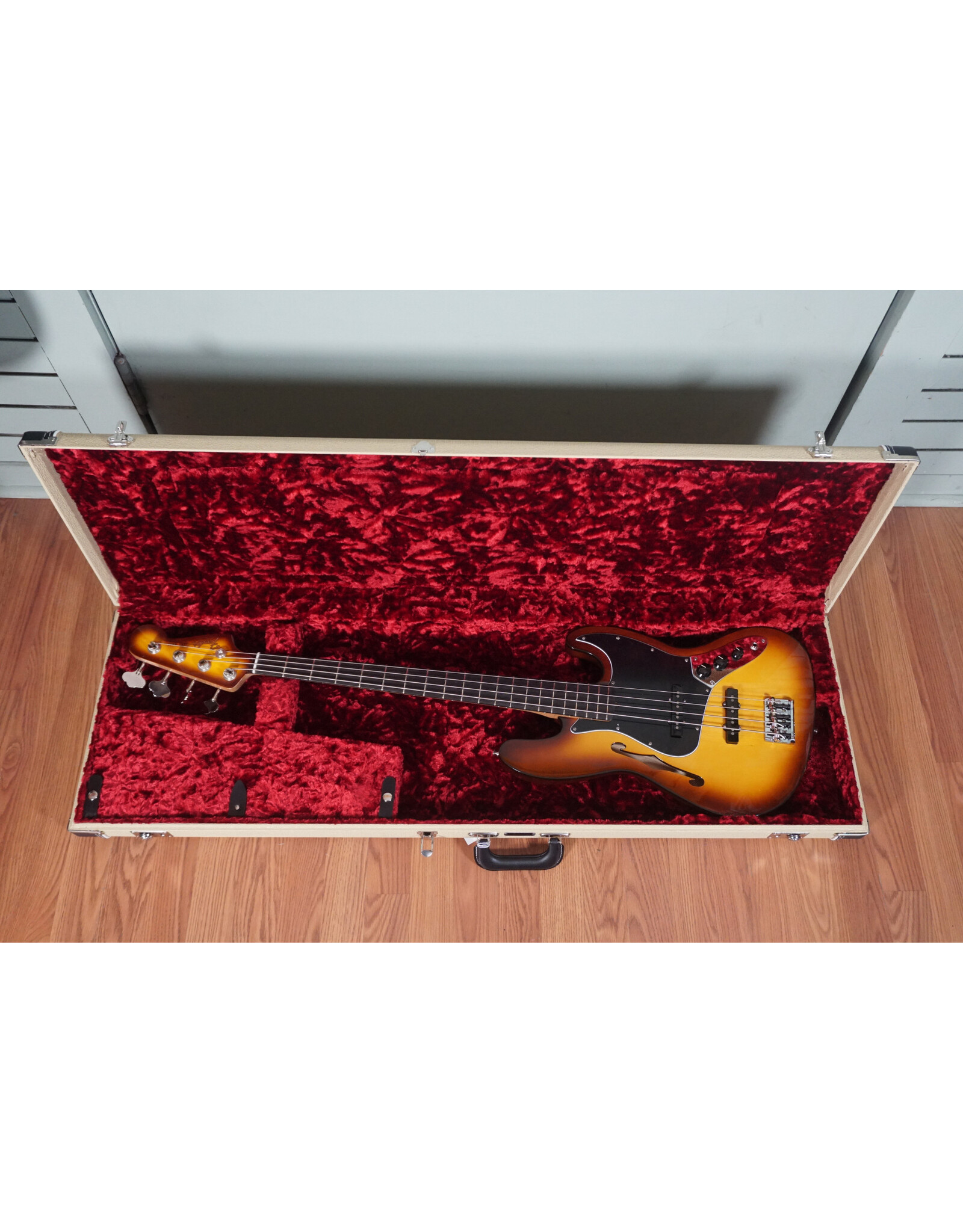 Fender Fender Limited Edition Suona Jazz Bass Thinline, Ebony Fingerboard, Violin Burst w/ Deluxe Blonde HSC