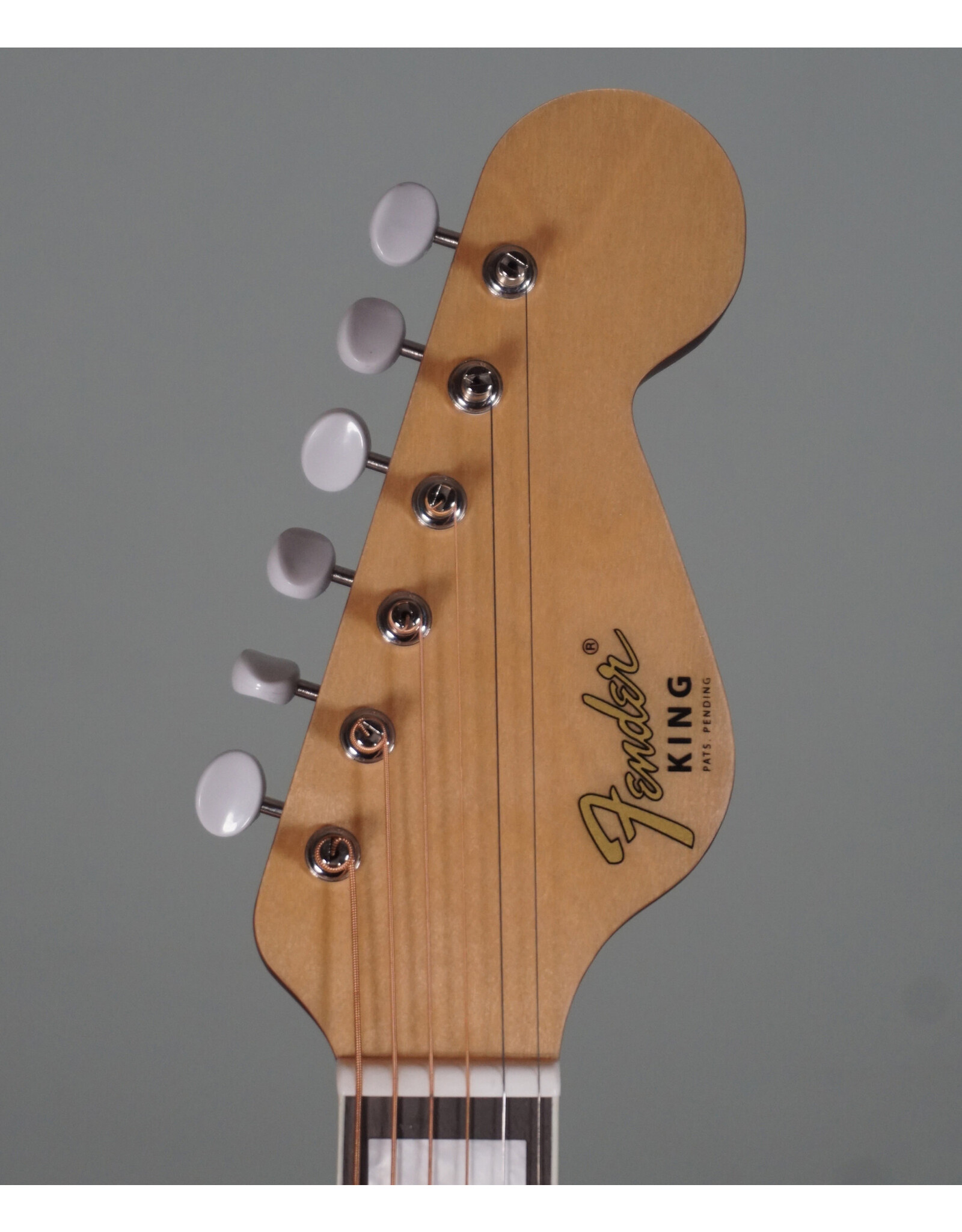 Fender Fender King Vintage, Aged White Pickguard, Mojave w/ Vintage-Style HSC