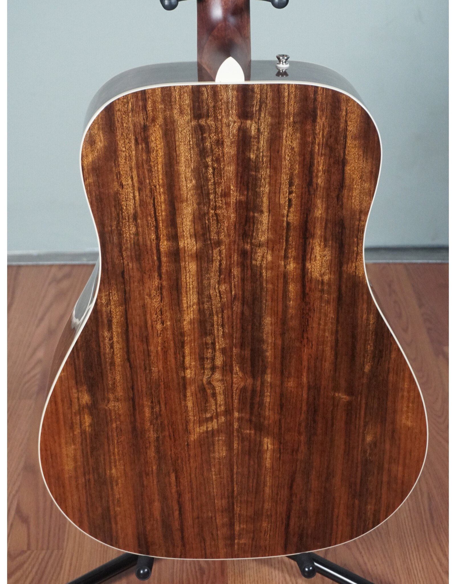 Fender Fender King Vintage, Aged White Pickguard, Mojave w/ Vintage-Style HSC