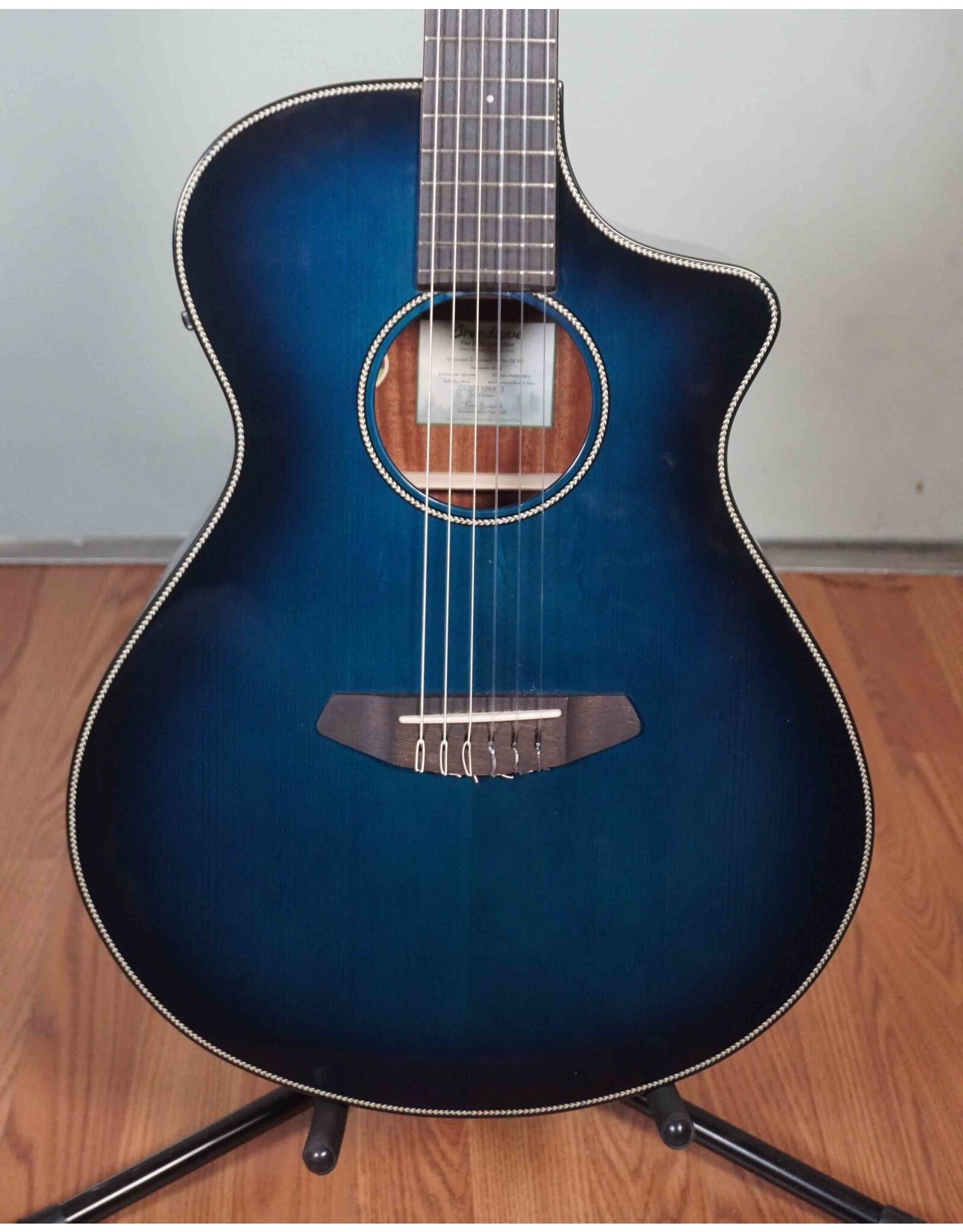 Breedlove Discovery S Concert NY CE HB, Blue Burst, Used