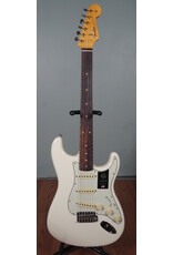 Fender Fender American Vintage II 1961 Stratocaster, Olympic White w/ Vintage-Style Brown HSC