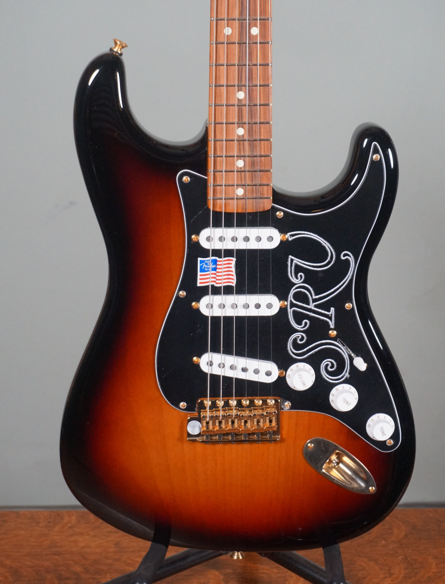 Fender Stevie Ray Vaughan Stratocaster, Pau Ferro Fender Stevie Ray Vaughan Stratocaster, Pau Ferro