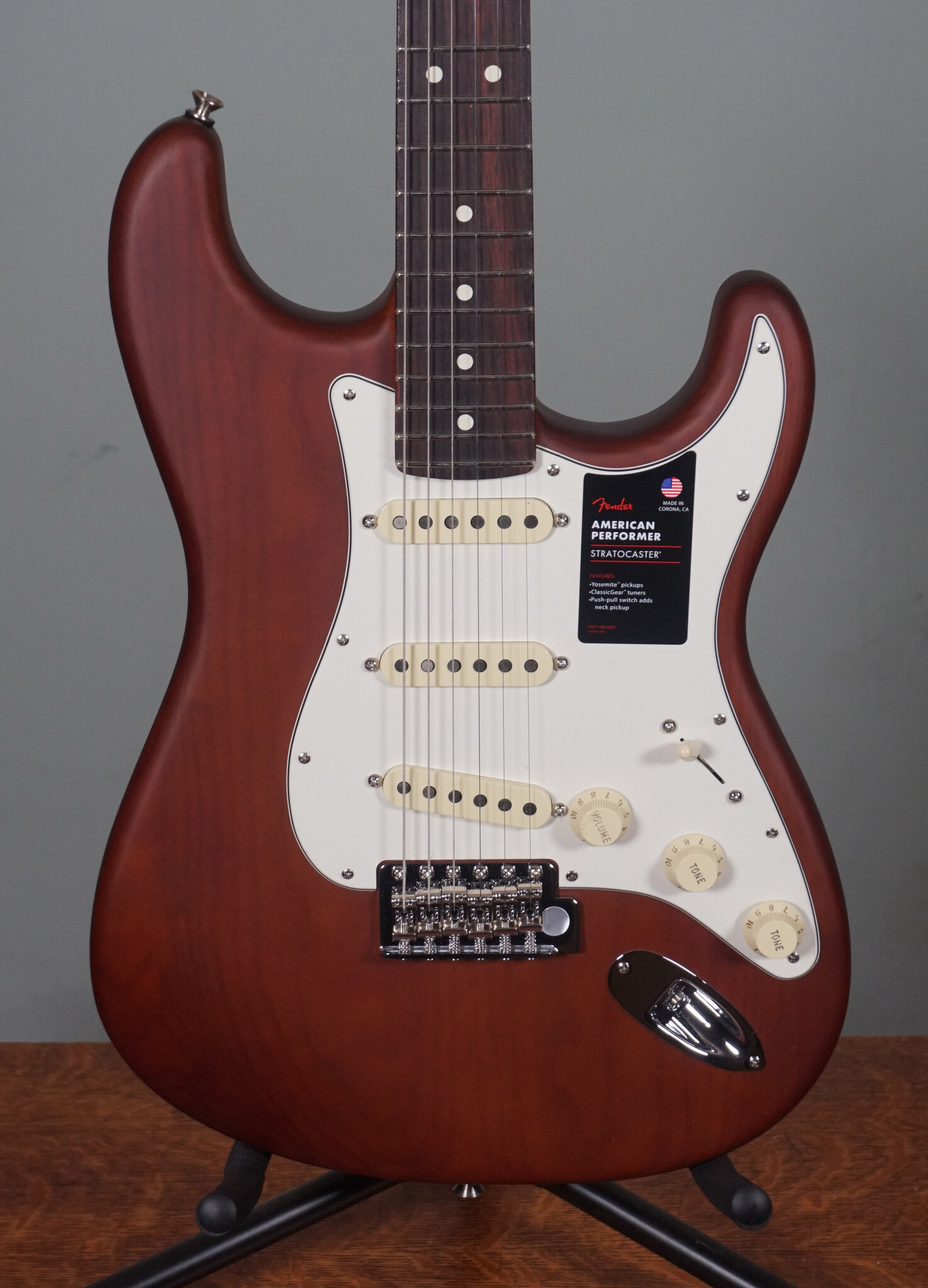 Fender AmericanProfessionalStratocaster® Fender American Performer Sassafras Stratocaster, Rosewood
