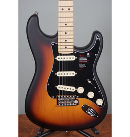 Fender Fender American Performer Pine Stratocaster, Maple Fingerboard, 2-Color Sunburst w/ Deluxe Gig Bag