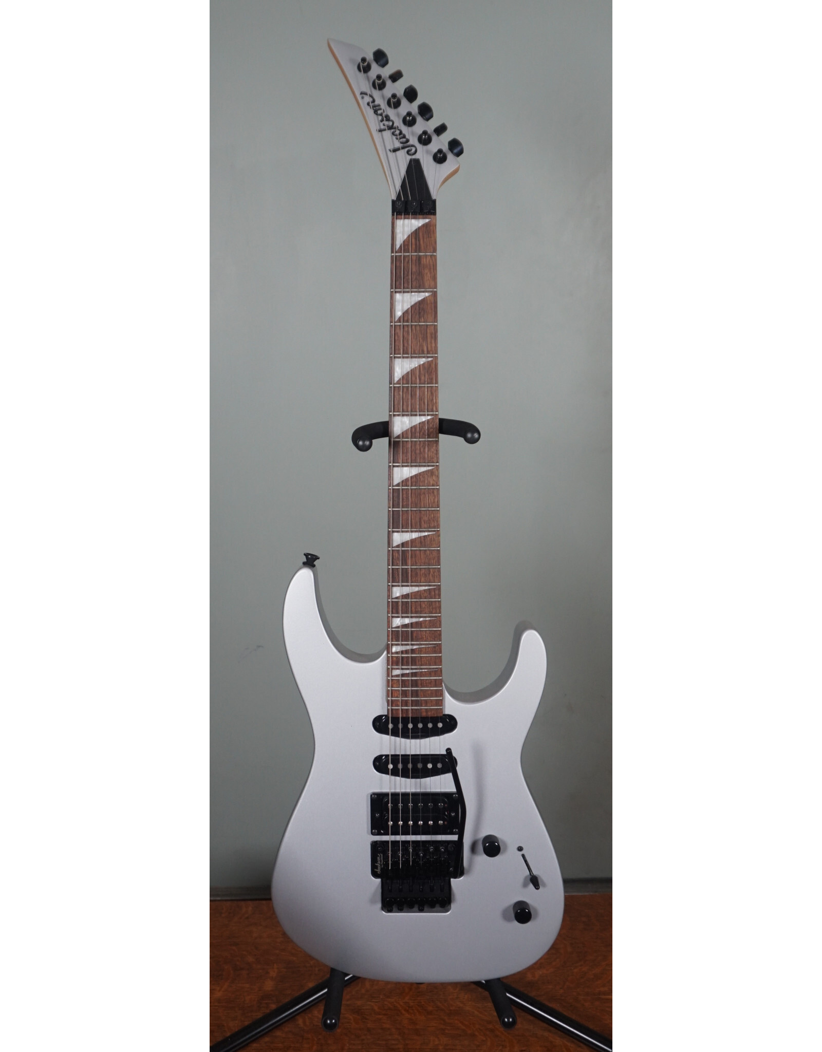 Jackson Jackson  X Series Dinky DK3XR HSS, Laurel Fingerboard, Satin Silver - Open Box