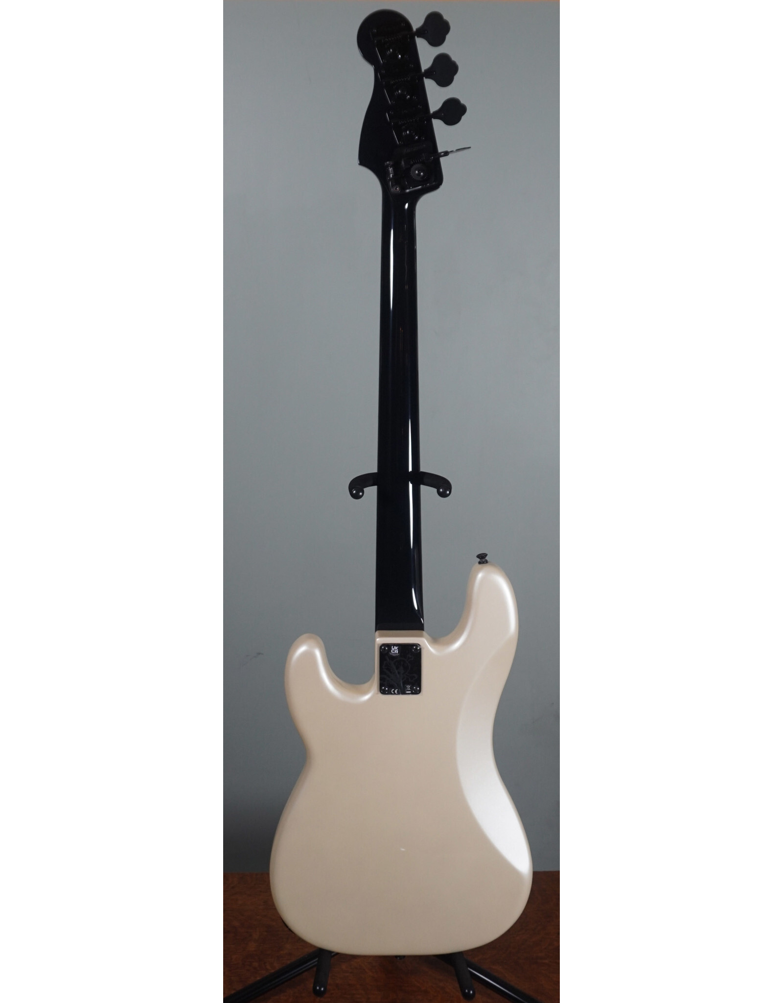 Fender Fender Duff McKagan Deluxe Precision Bass, Rosewood Fingerboard, White Pearl