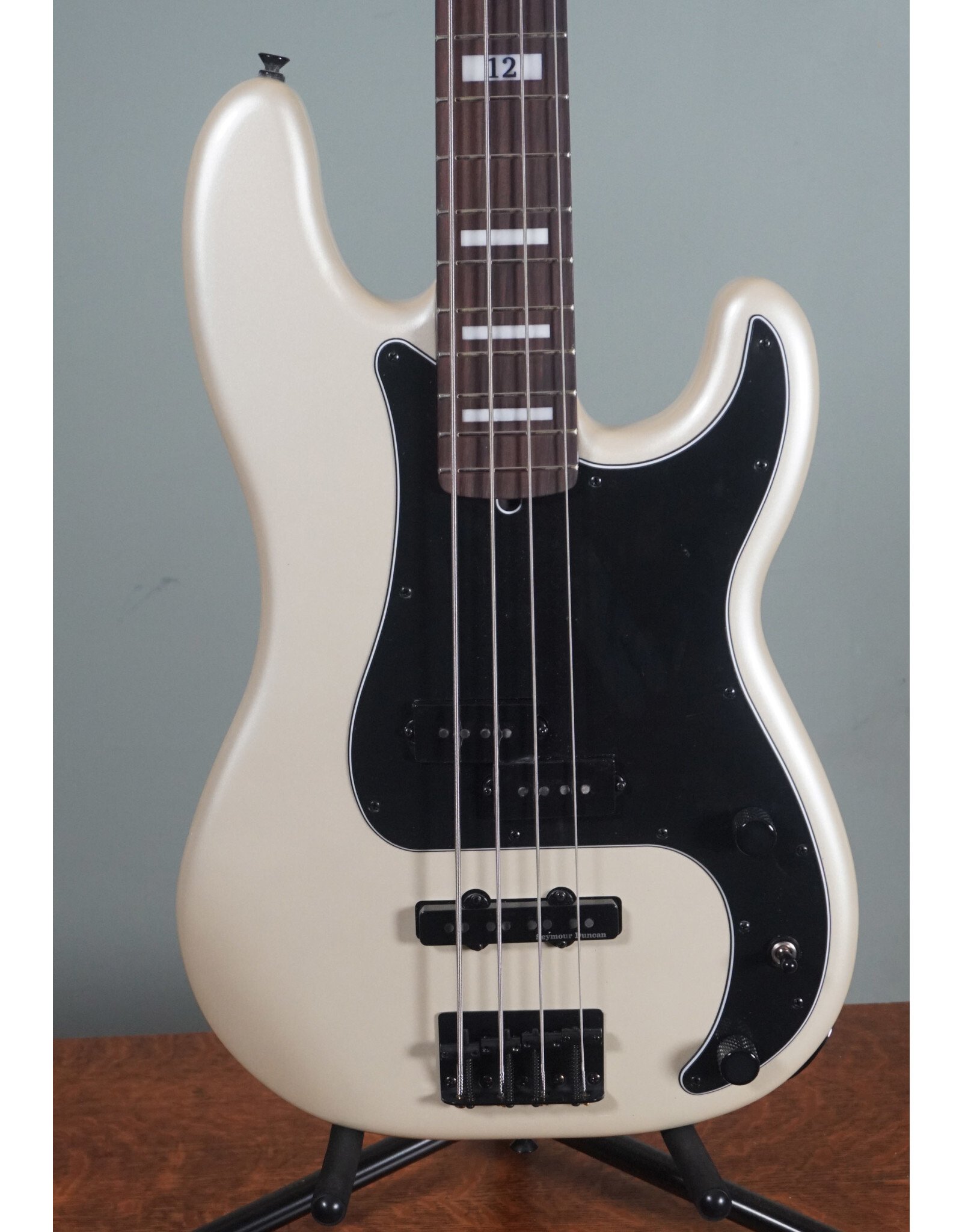 Fender Fender Duff McKagan Deluxe Precision Bass, Rosewood Fingerboard, White Pearl
