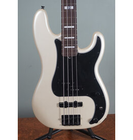 Fender Fender Duff McKagan Deluxe Precision Bass, Rosewood Fingerboard, White Pearl w/ Gig Bag