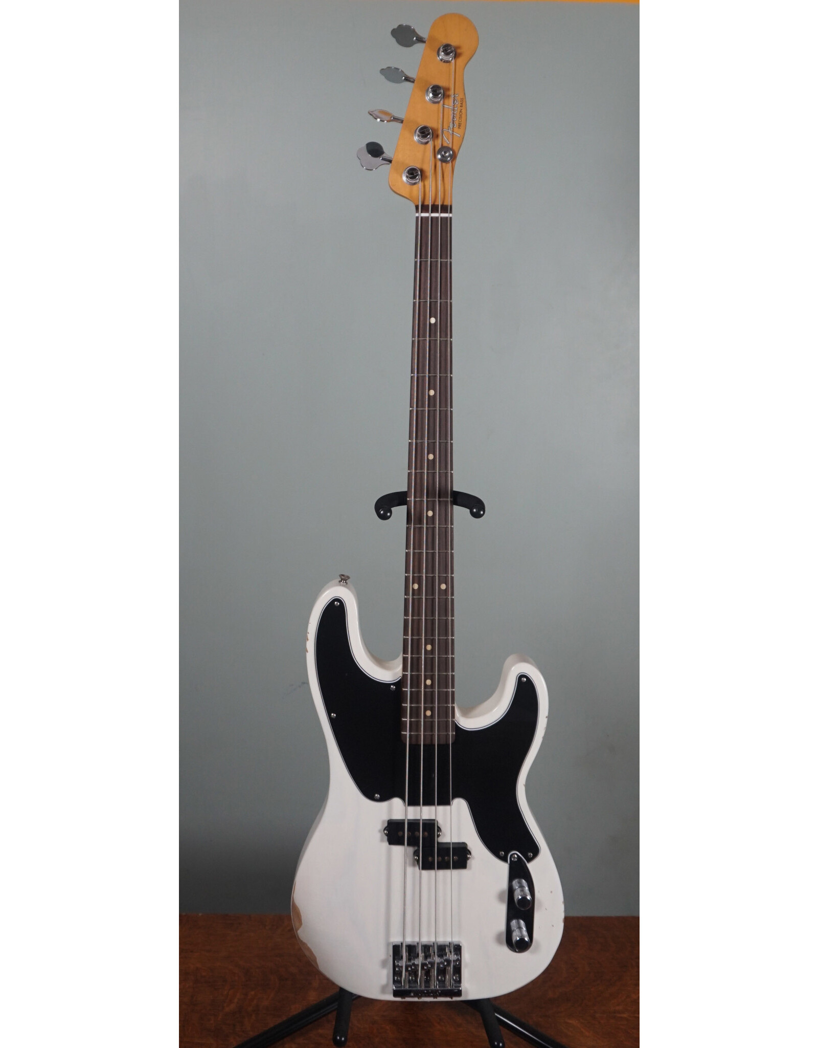 Fender Fender  Mike Dirnt Road Worn Precision Bass, Rosewood Fingerboard, White Blonde