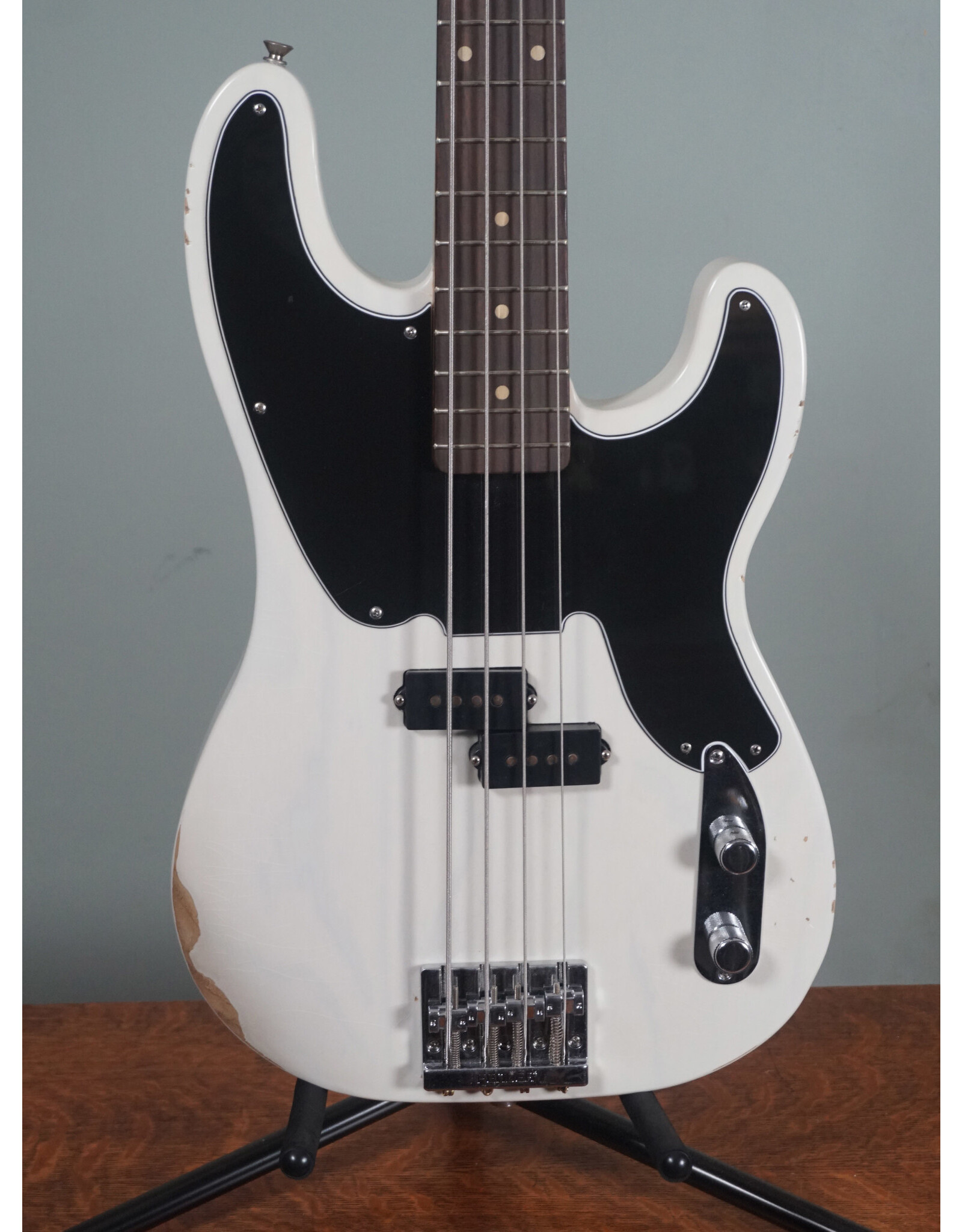 Fender Fender  Mike Dirnt Road Worn Precision Bass, Rosewood Fingerboard, White Blonde