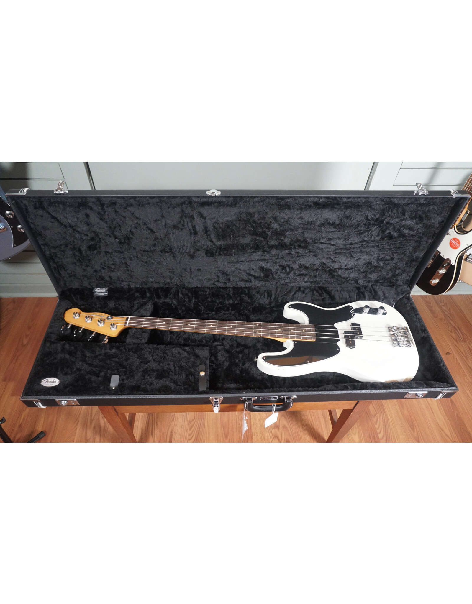 Fender Fender  Mike Dirnt Road Worn Precision Bass, Rosewood Fingerboard, White Blonde