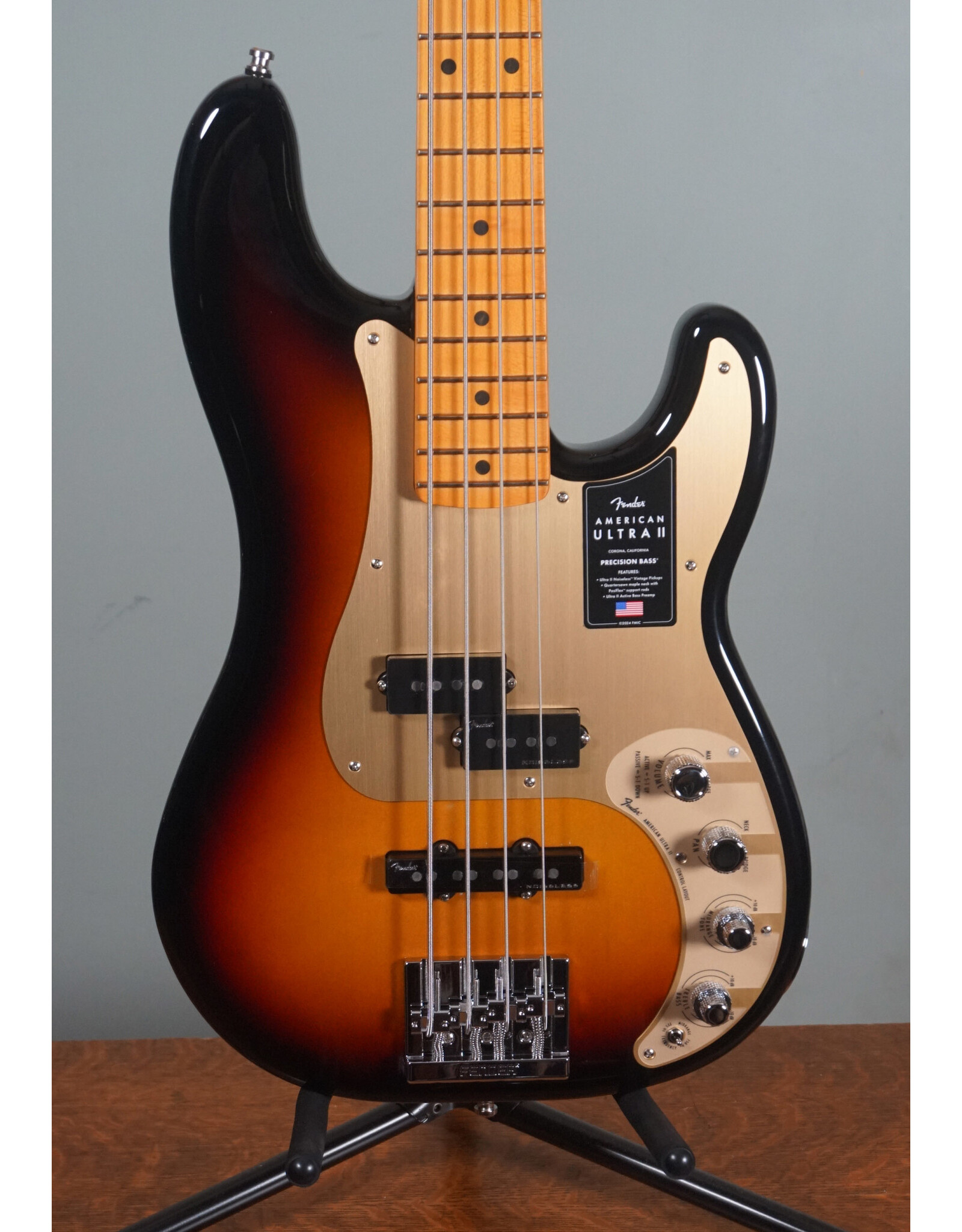 Fender Fender American Ultra II Precision Bass, Maple Fingerboard, Ultraburst w/ Deluxe Molded Case