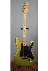 Fender Fender American Ultra II Stratocaster, Maple Fingerboard, Solar Flare w/ Deluxe Molded Case