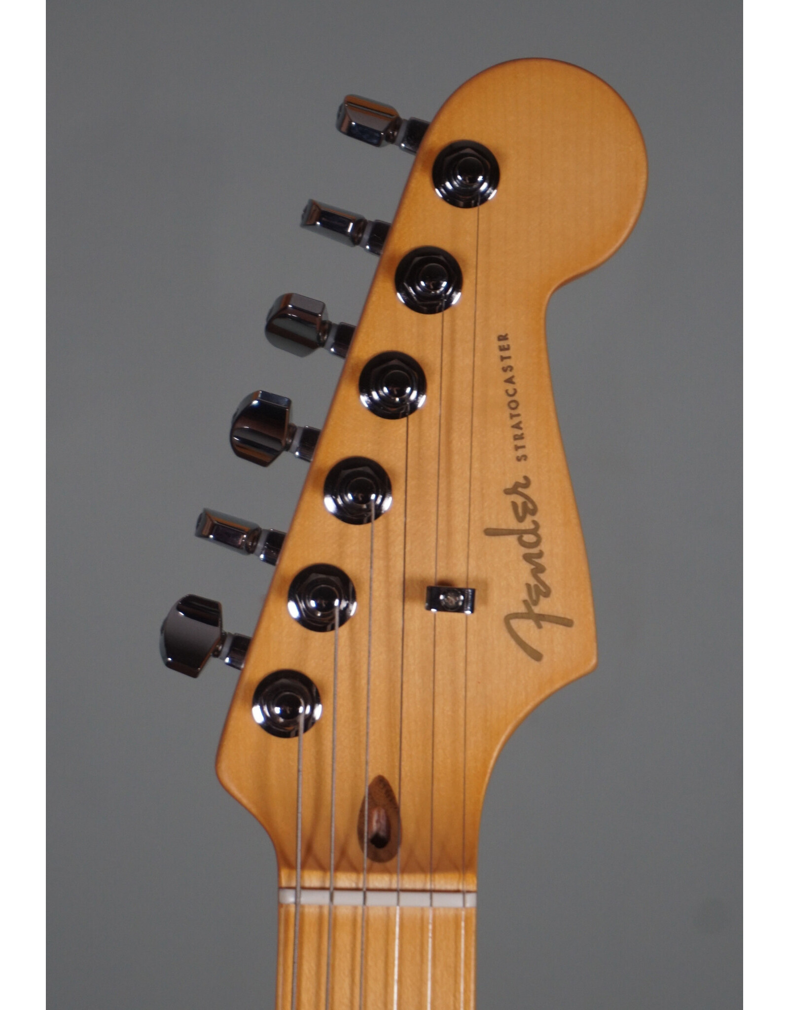 Fender Fender American Ultra II Stratocaster, Maple Fingerboard, Solar Flare w/ Deluxe Molded Case