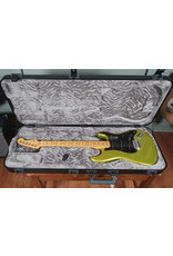 Fender Fender American Ultra II Stratocaster, Maple Fingerboard, Solar Flare w/ Deluxe Molded Case