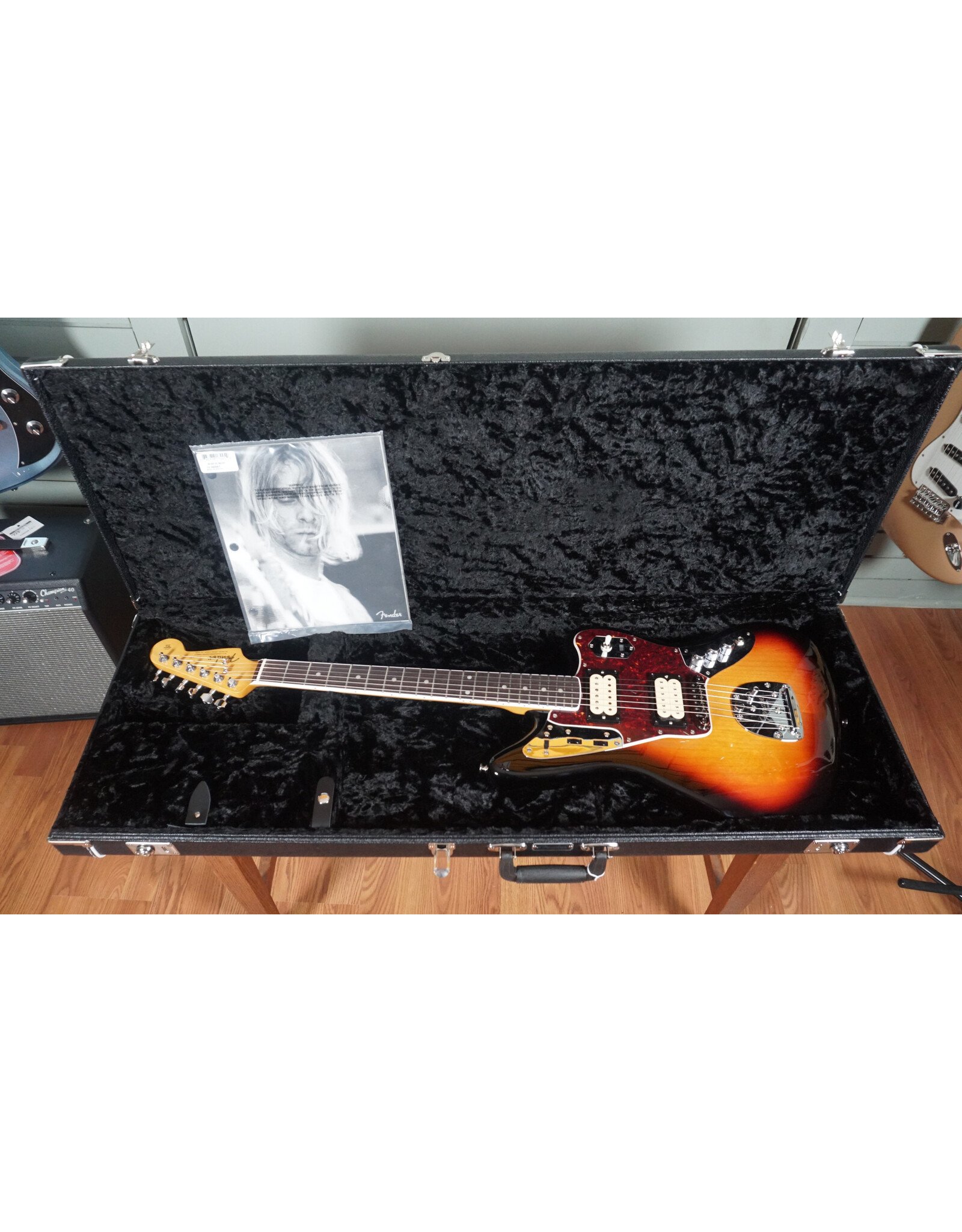 Fender Fender Kurt Cobain Jaguar, Rosewood Fingerboard, 3-Color Sunburst w/ HSC